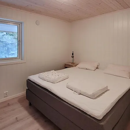 Σπίτι διακοπών 4 Bedroom Amazing In Skånevik