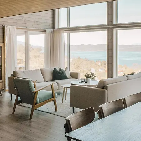 Σπίτι διακοπών 4 Bedroom Amazing In Skånevik