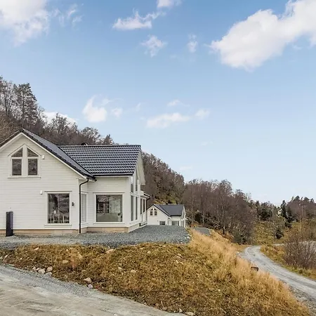 4 Bedroom Amazing In Skånevik