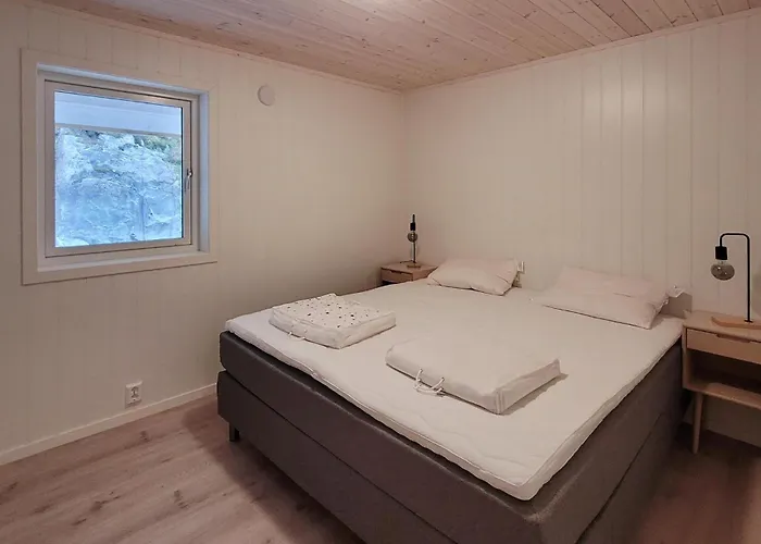 Dom wakacyjny 4 Bedroom Amazing In Skånevik