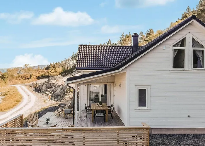 4 Bedroom Amazing In Skånevik