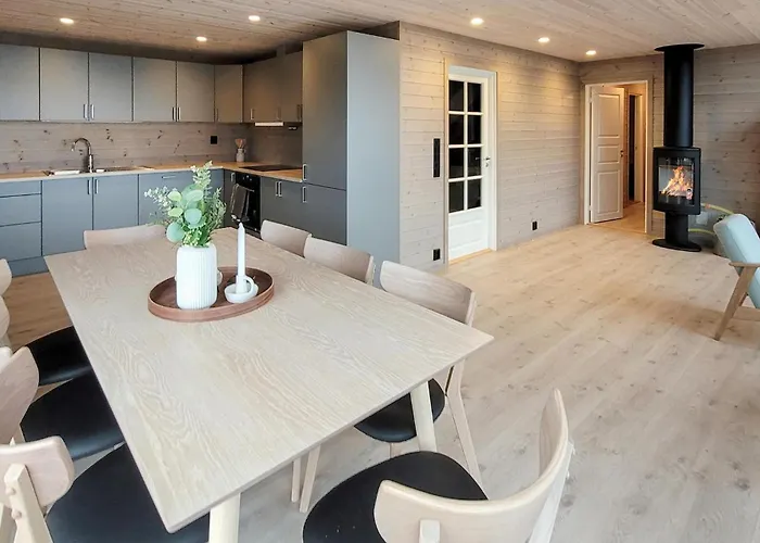 4 Bedroom Amazing In Dom wakacyjny *