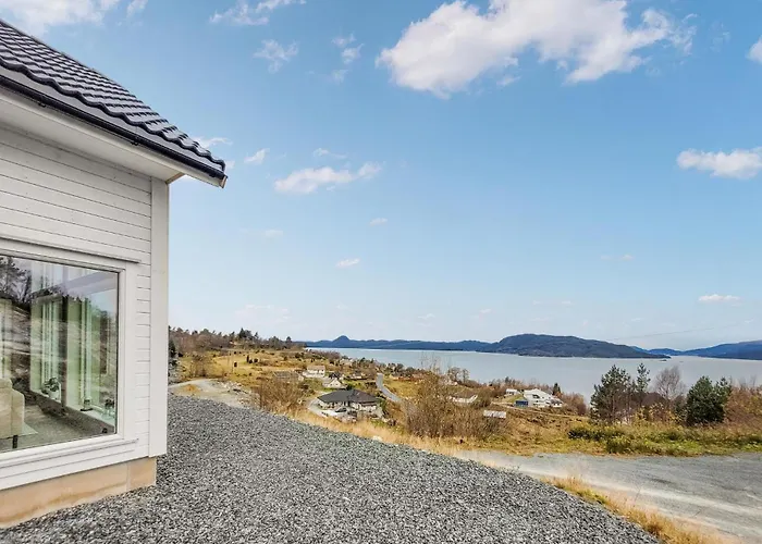 Semesterbostad 4 Bedroom Amazing In *