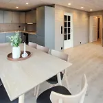 4 Bedroom Amazing In Dom wakacyjny *