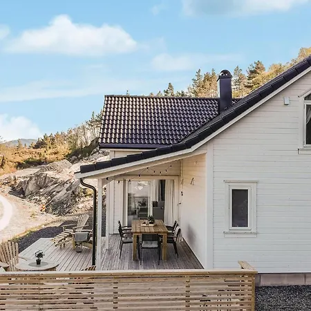 4 Bedroom Amazing In Skånevik